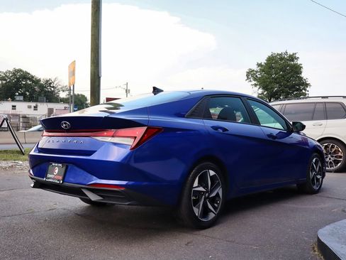 Used 2023 Hyundai Elantra SEL w/ Convenience Package FWD image 8
