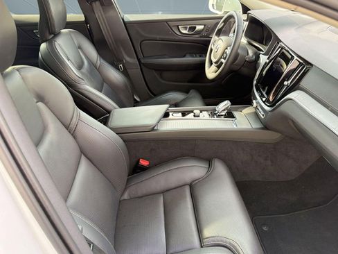 Certified 2024 Volvo V60 B5 Cross Country Ultimate image 27