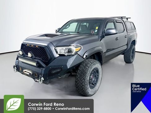 Used 2017 Toyota Tacoma TRD Sport AWD/4WD image 3