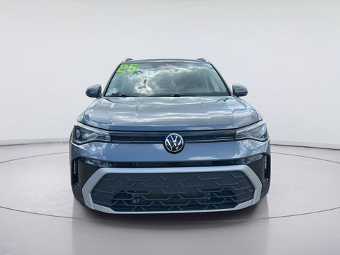 Used 2025 Volkswagen Taos SE AWD/4WD image 2