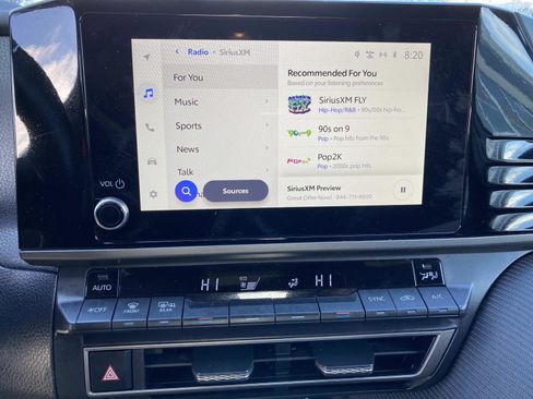 Used 2025 Toyota Camry SE image 11