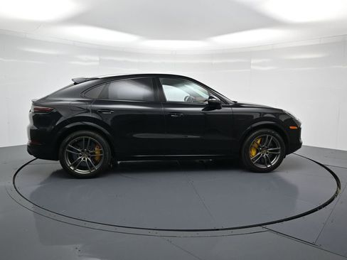 Certified 2022 Porsche Cayenne Turbo S AWD/4WD image 29