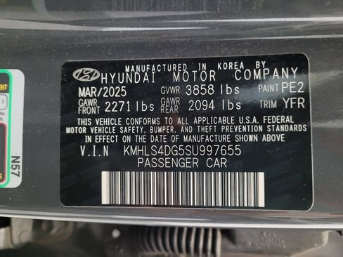 Used 2025 Hyundai Elantra SEL image 33