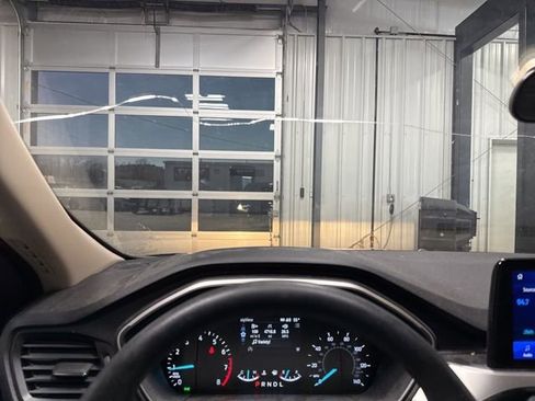 Used 2020 Ford Escape SE image 7