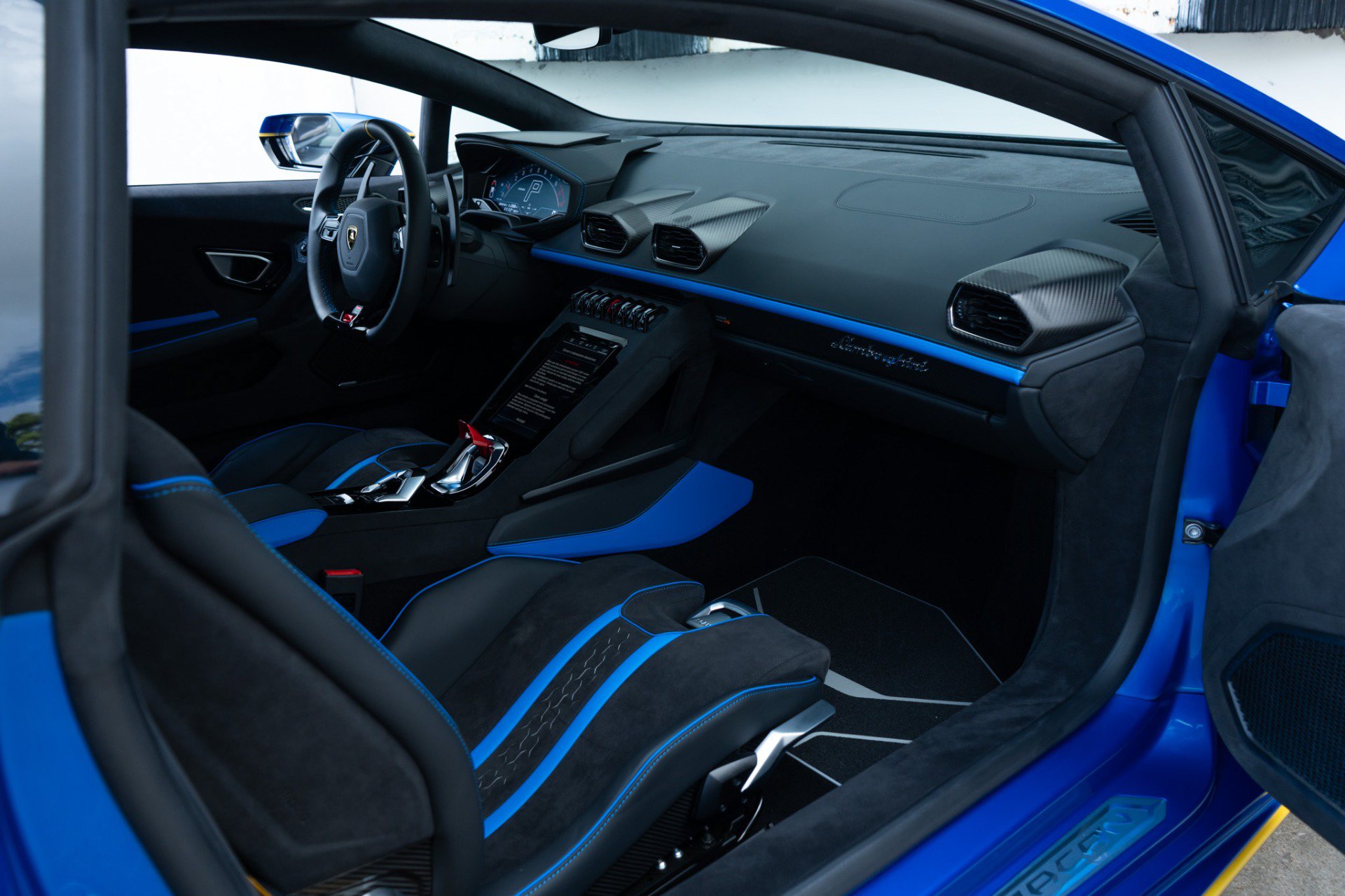 Used 2023 Lamborghini Huracan Tecnica RWD image 17