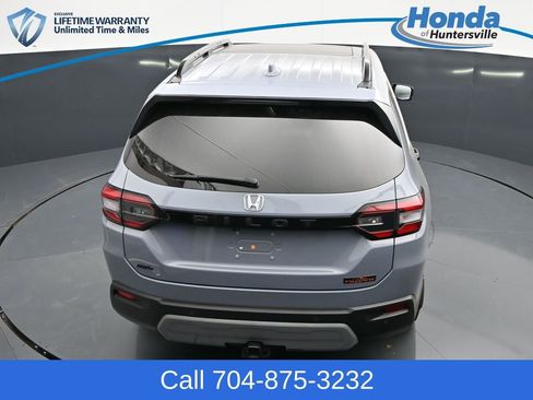 Used 2025 Honda Pilot TrailSport image 23
