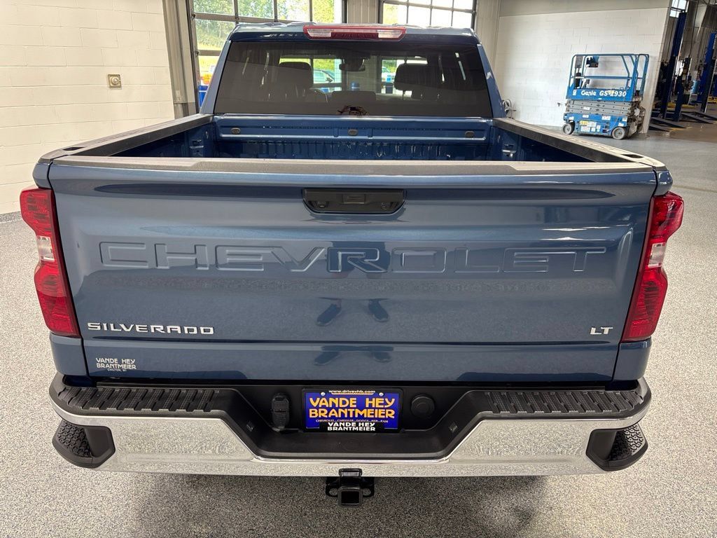 Used 2024 Chevrolet Silverado 1500 LT AWD/4WD image 6
