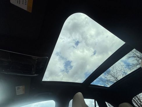 Used 2024 Mercedes-Benz GLC 300 4MATIC image 36