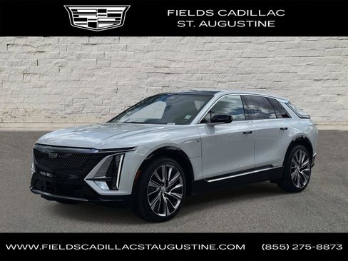 Used 2025 Cadillac Lyriq Luxury w/ LPO, Floor Liner Package AWD/4WD image 1