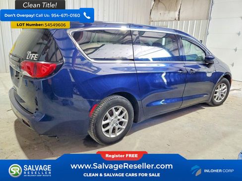 Used 2019 Chrysler Pacifica Touring FWD image 4