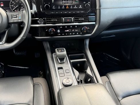 Used 2023 Nissan Pathfinder SL w/ Black Appearance Package AWD/4WD image 14