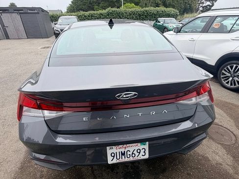 Used 2023 Hyundai Elantra SEL FWD image 3