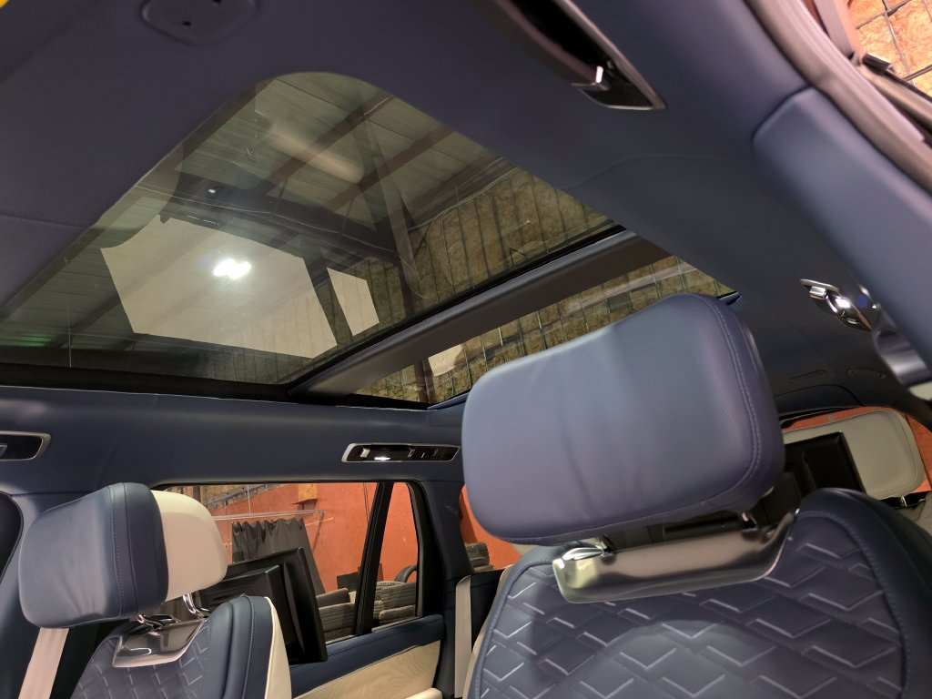 New 2026 Land Rover Range Rover SV AWD/4WD image 17