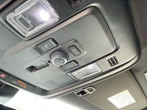 Used 2025 Chevrolet Suburban Premier RWD image 21
