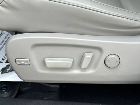 Used 2019 Toyota Highlander XLE AWD/4WD image 21