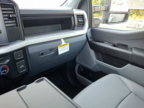 New 2026 Ford F250 XL w/ 360-Degree Camera Package RWD image 18