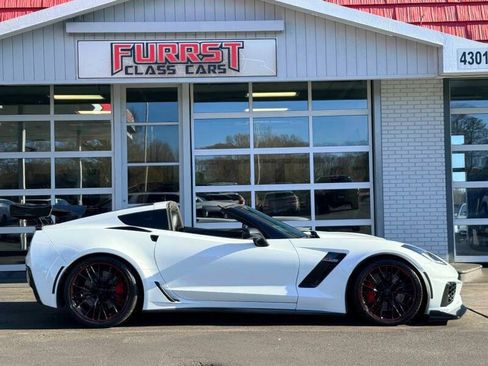Used 2016 Chevrolet Corvette Z06 w/ 3LZ Preferred Equipment Group RWD image 2