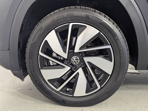Used 2025 Volkswagen Atlas SE FWD image 9