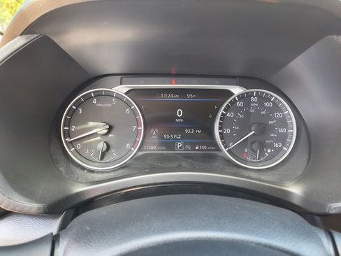 Used 2025 Nissan Sentra SV w/ SV Premium Package FWD image 33
