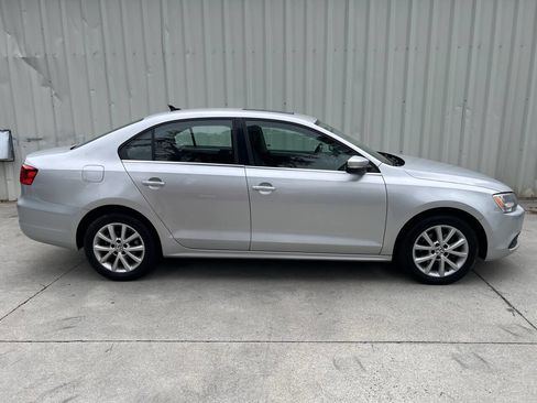 Used 2013 Volkswagen Jetta SE FWD image 2