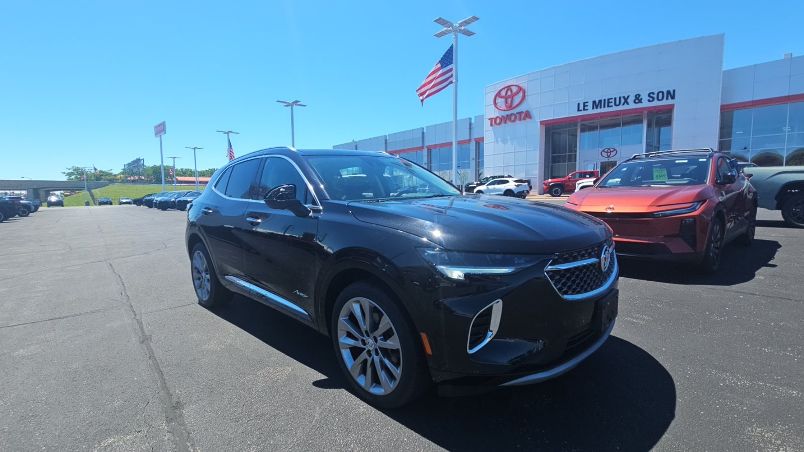 Used 2023 Buick Envision Avenir AWD/4WD image 1