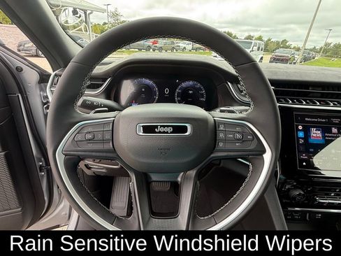 New 2025 Jeep Grand Cherokee Altitude image 21