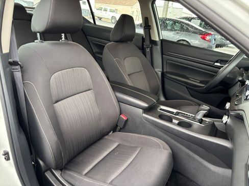 Used 2025 Nissan Altima 2.5 SV FWD image 36