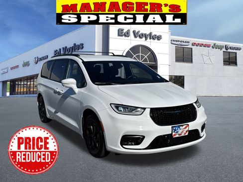 Used 2021 Chrysler Pacifica Touring-L w/ Uconnect Theater Family Group image 1