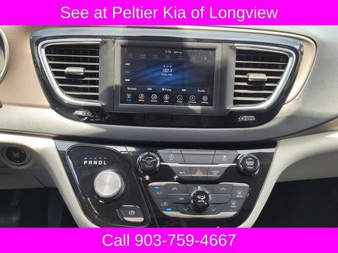 Used 2020 Chrysler Voyager Lxi FWD image 23