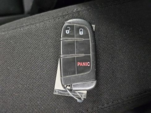 Used 2017 Jeep Renegade Latitude FWD image 31