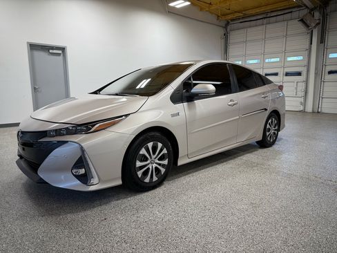 Used 2021 Toyota Prius Prime Limited image 8