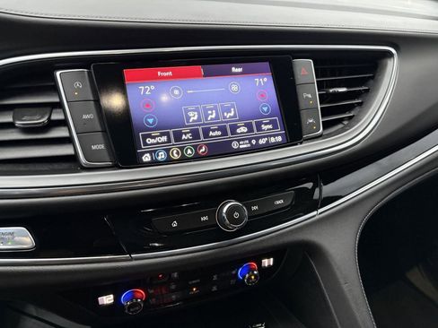 Used 2024 Buick Enclave Avenir w/ Avenir Technology Package image 17