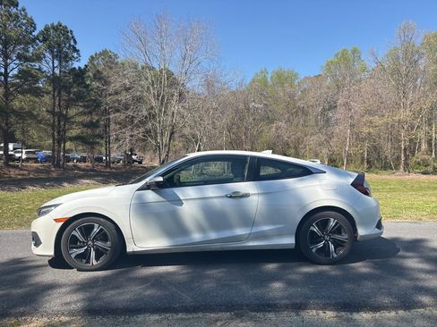 Used 2017 Honda Civic Touring image 8