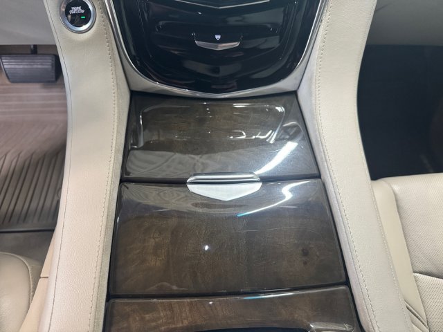 Used 2018 Cadillac Escalade Luxury AWD/4WD image 18