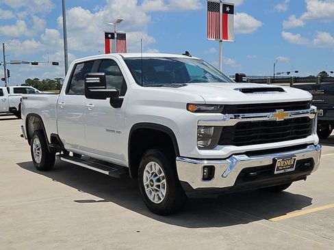 Used 2025 Chevrolet Silverado 2500 LT w/ Safety Package AWD/4WD image 3