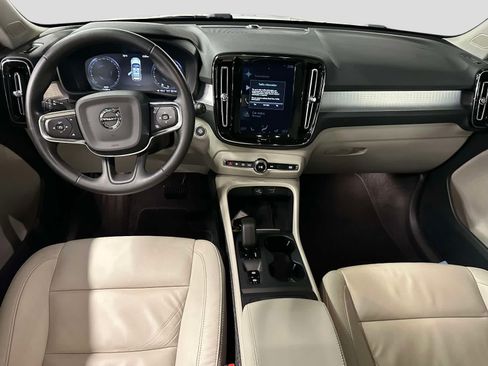Used 2022 Volvo XC40 T5 Momentum AWD/4WD image 16