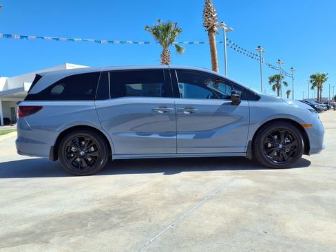 Used 2023 Honda Odyssey Sport image 8