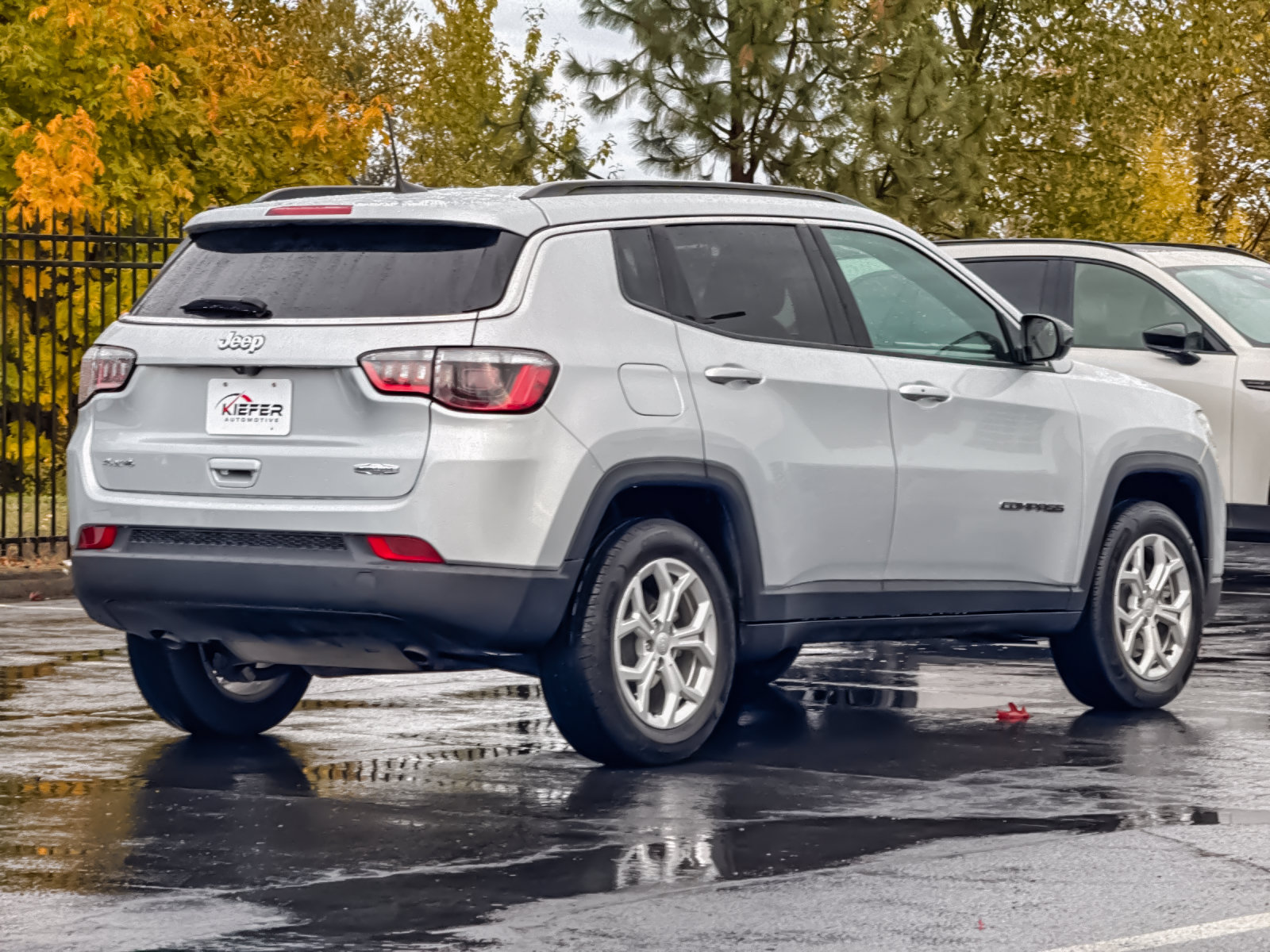 Used 2024 Jeep Compass Latitude AWD/4WD image 3