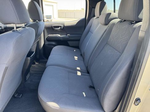 Used 2018 Toyota Tacoma TRD Off-Road w/ Technology Package AWD/4WD image 23