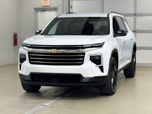 New 2026 Chevrolet Traverse LT w/ Driver Confidence Package image 3