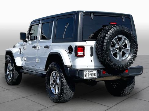 Used 2018 Jeep Wrangler Unlimited Sahara AWD/4WD image 12