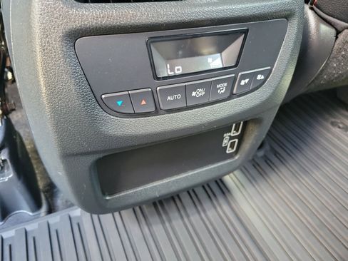 Used 2022 Honda Pilot TrailSport image 19