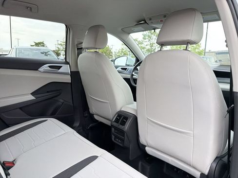 New 2026 Volkswagen Taos SE FWD image 16