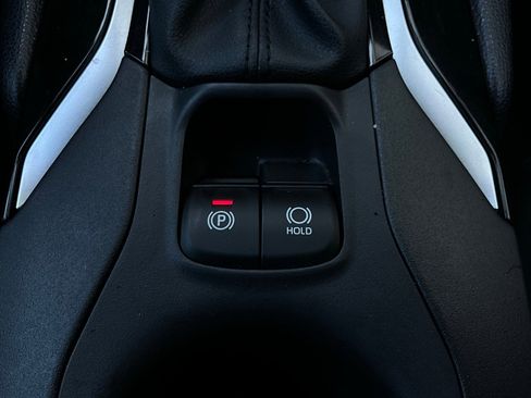 Used 2025 Toyota Corolla Cross LE image 22