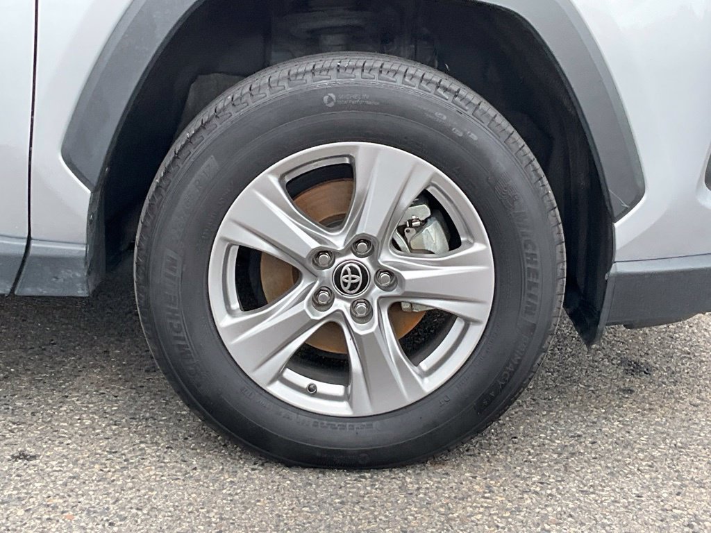 Used 2025 Toyota RAV4 XLE AWD/4WD image 21