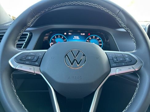 Used 2025 Volkswagen Atlas Cross Sport SEL image 18