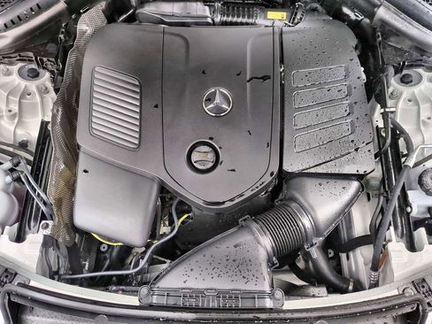 Used 2025 Mercedes-Benz GLC 300 4MATIC image 15