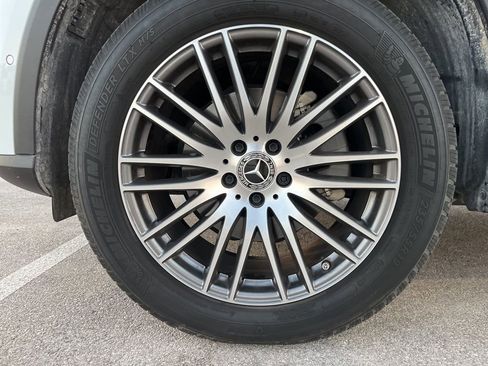 Used 2025 Mercedes-Benz GLC 300 4MATIC image 13