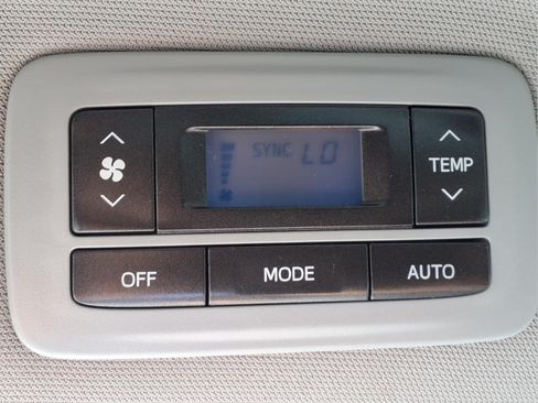Used 2018 Toyota Sienna LE FWD image 22