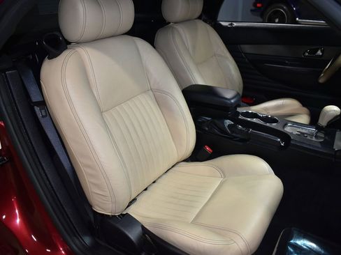 Used 2004 Ford Thunderbird image 17